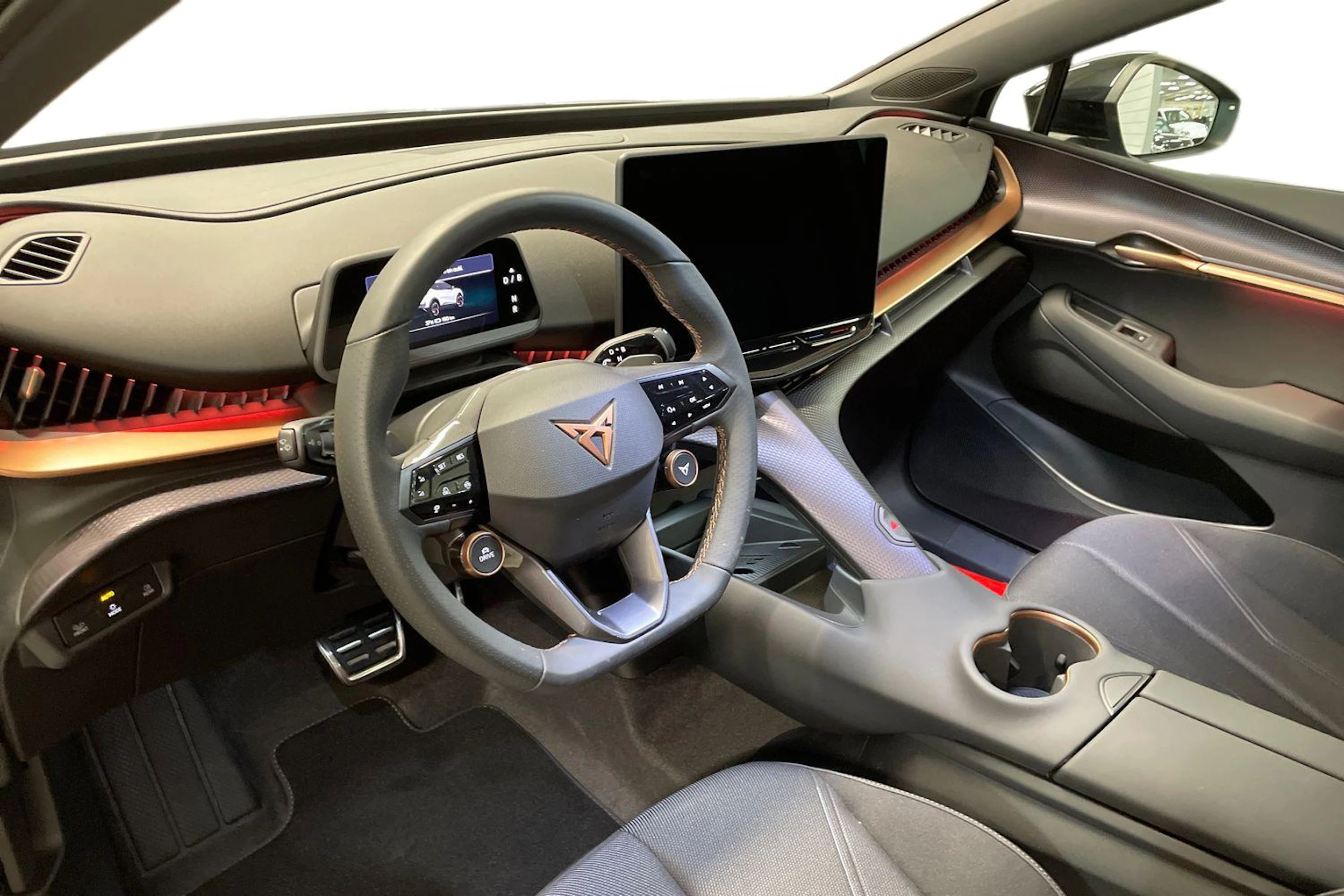 met. sininen CUPRA Tavascan 2024 kuva 6.