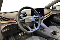 harmaa CUPRA Tavascan 2024 kuva 6.