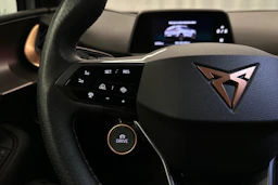harmaa CUPRA Tavascan 2024 kuva 11.