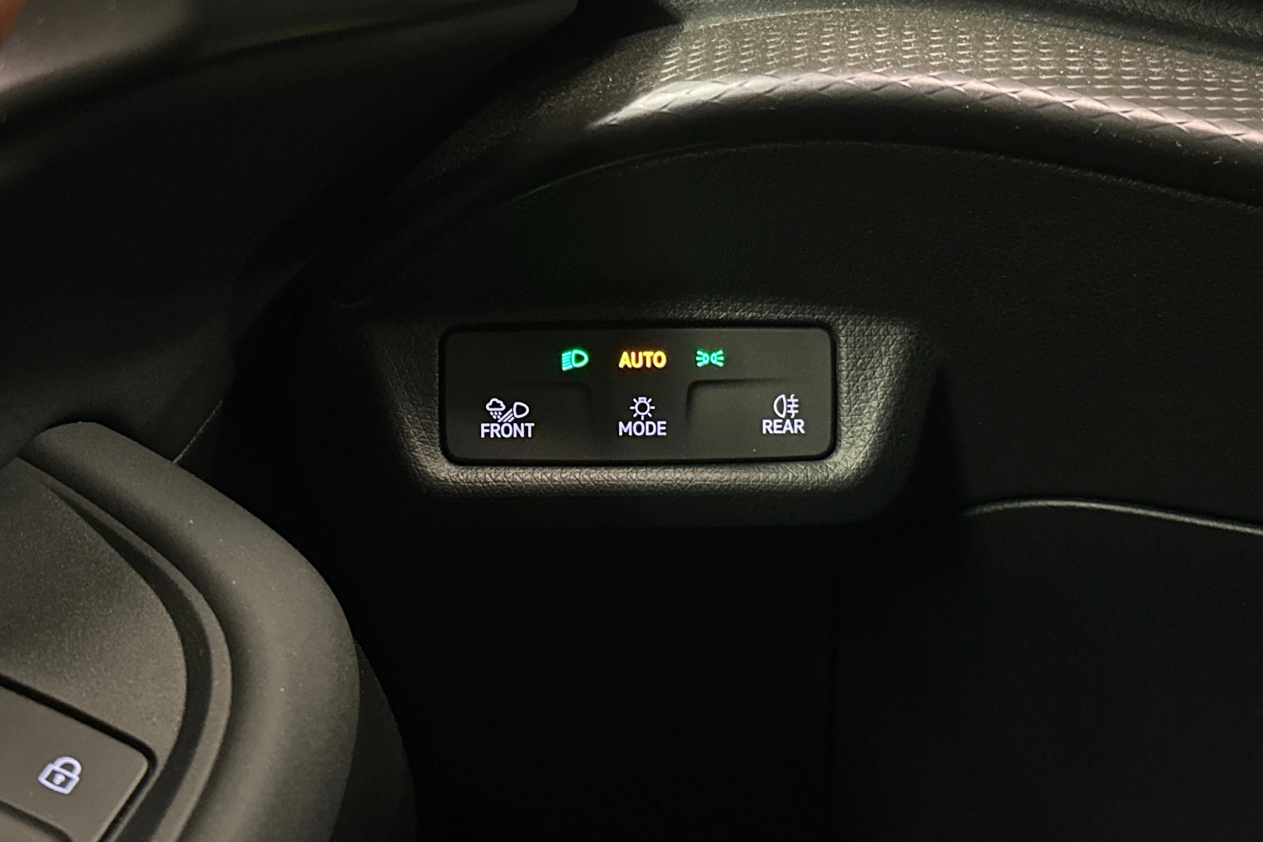 harmaa CUPRA Tavascan 2024 kuva 14.