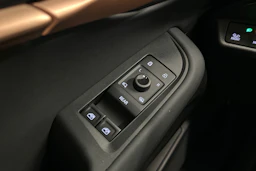 harmaa CUPRA Tavascan 2024 kuva 15.