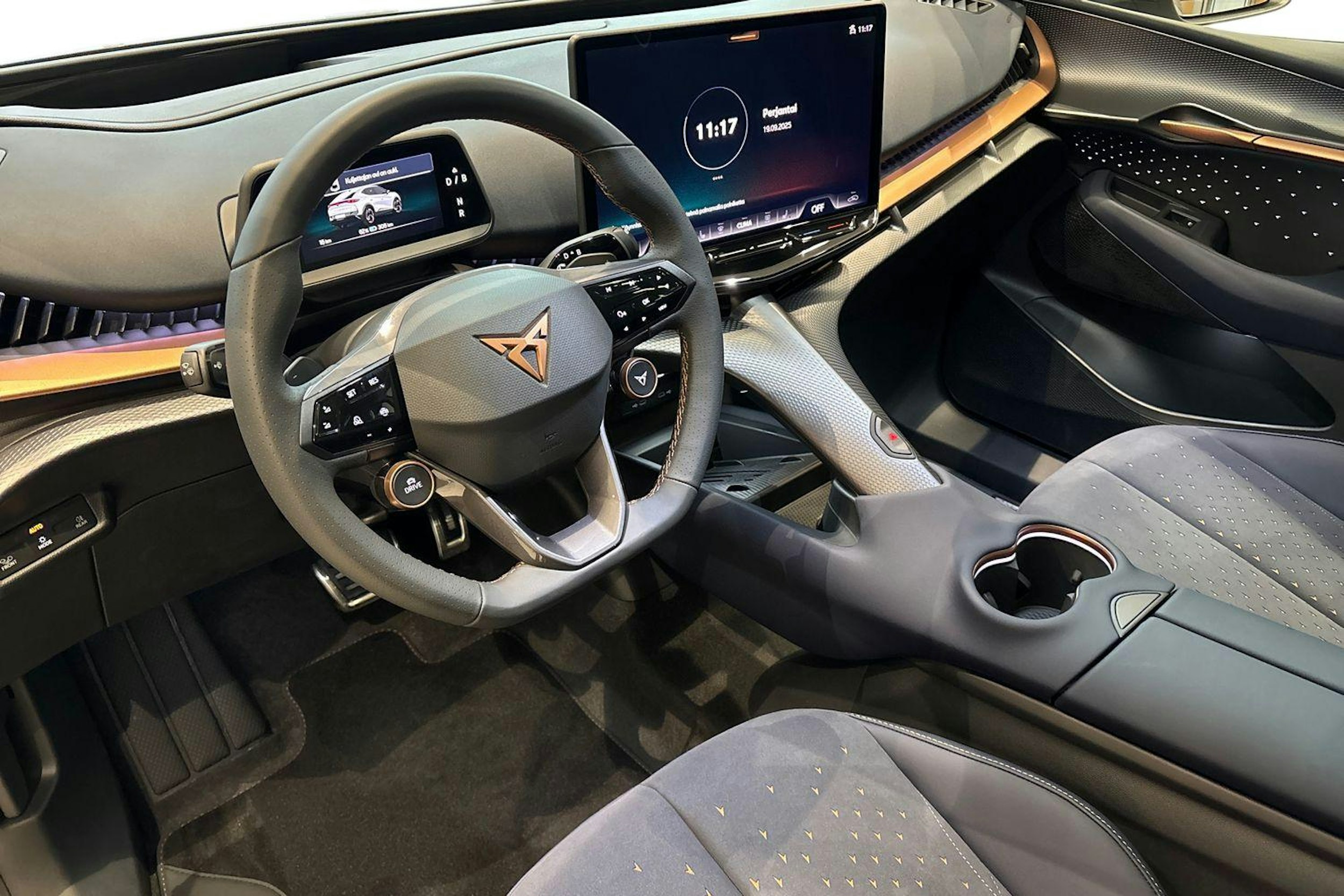 ruskea (beige) CUPRA Tavascan 2024 kuva 6.