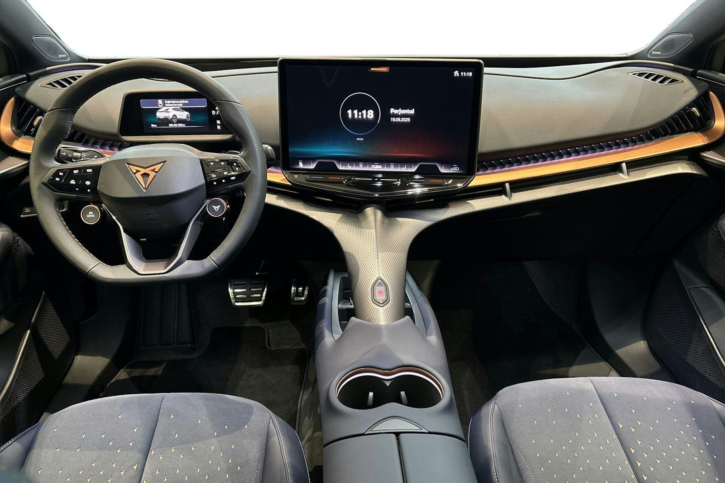 ruskea (beige) CUPRA Tavascan 2024 kuva 7.