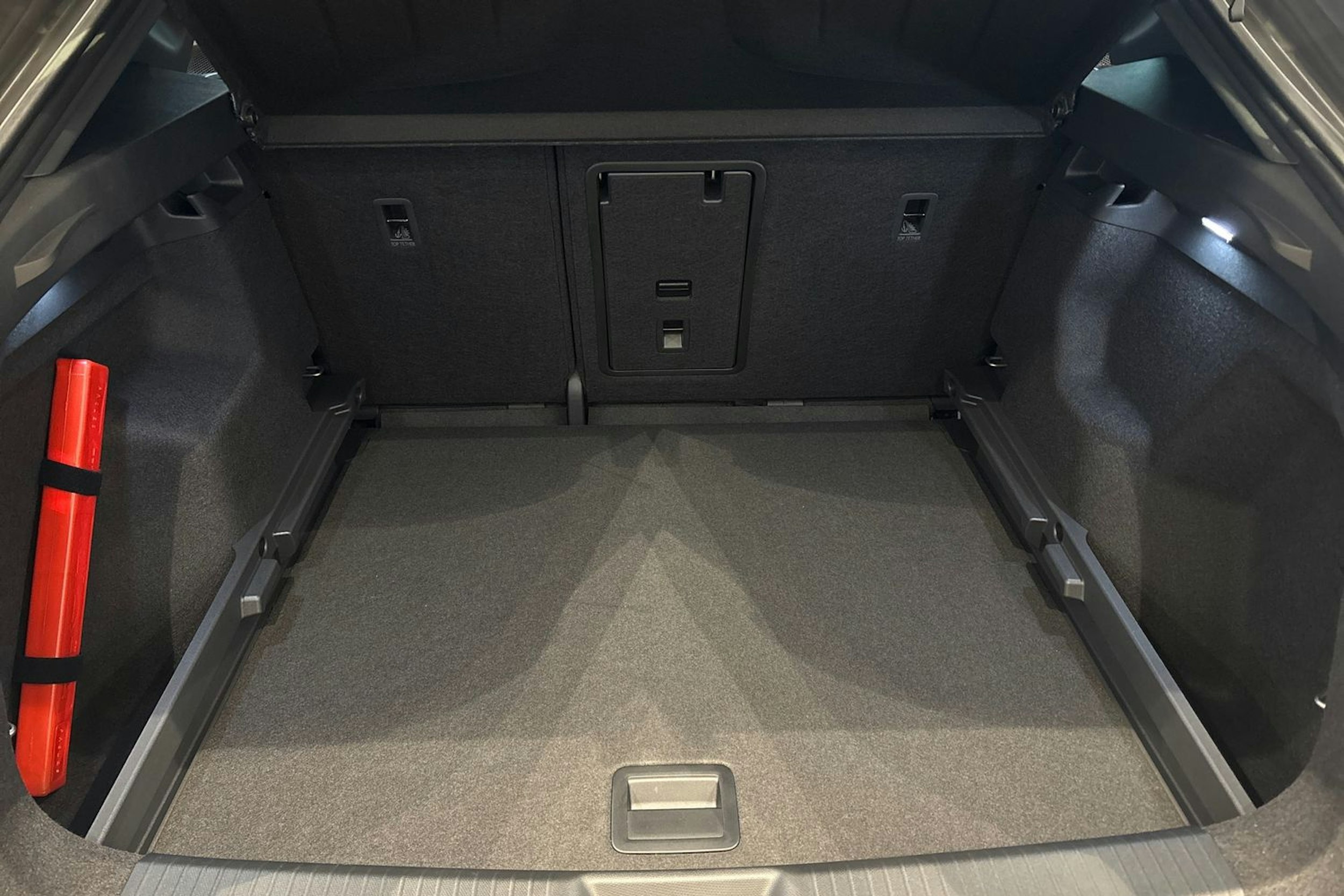 ruskea (beige) CUPRA Tavascan 2024 kuva 11.