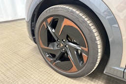 ruskea (beige) CUPRA Tavascan 2024 kuva 11.