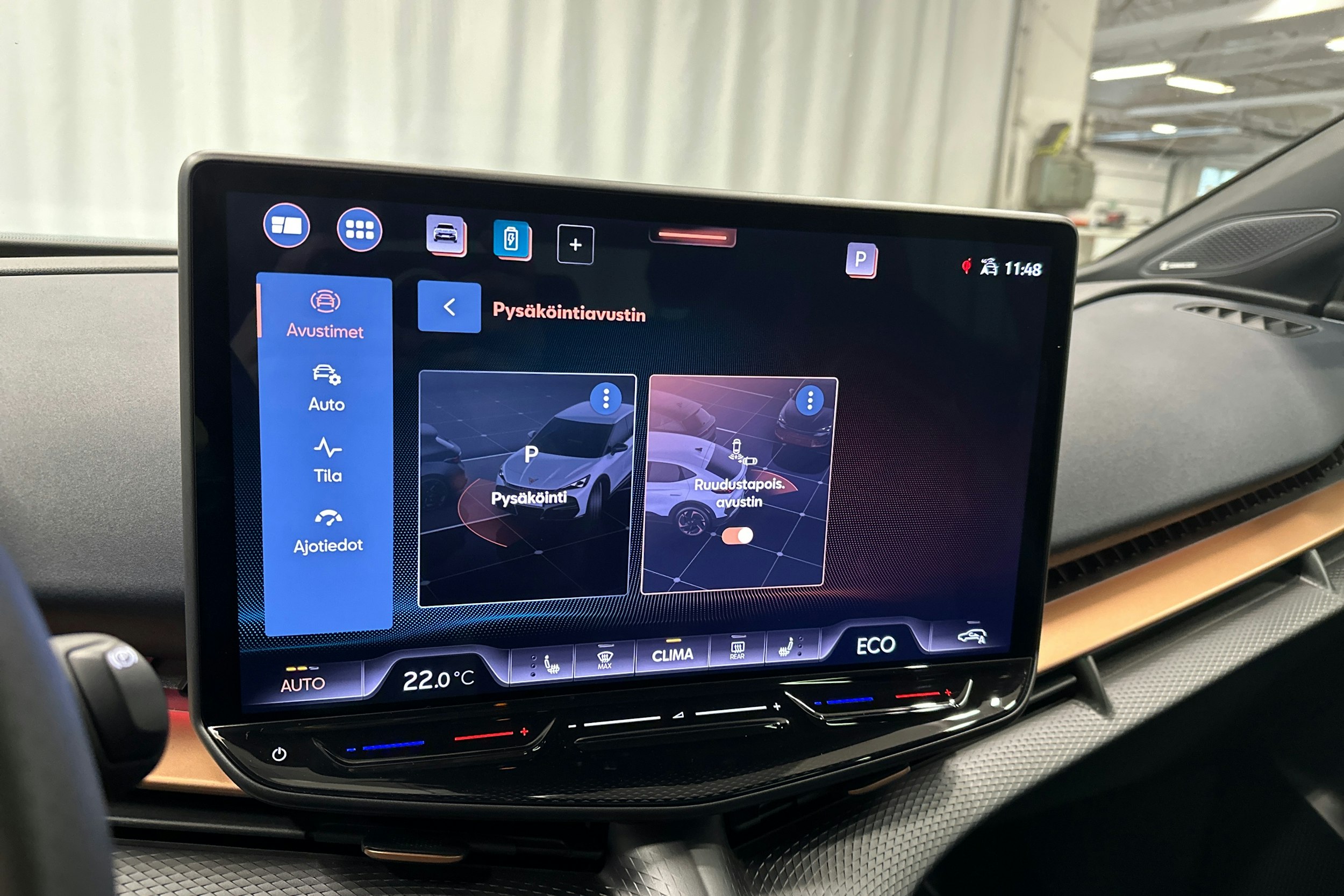 ruskea (beige) CUPRA Tavascan 2024 kuva 24.