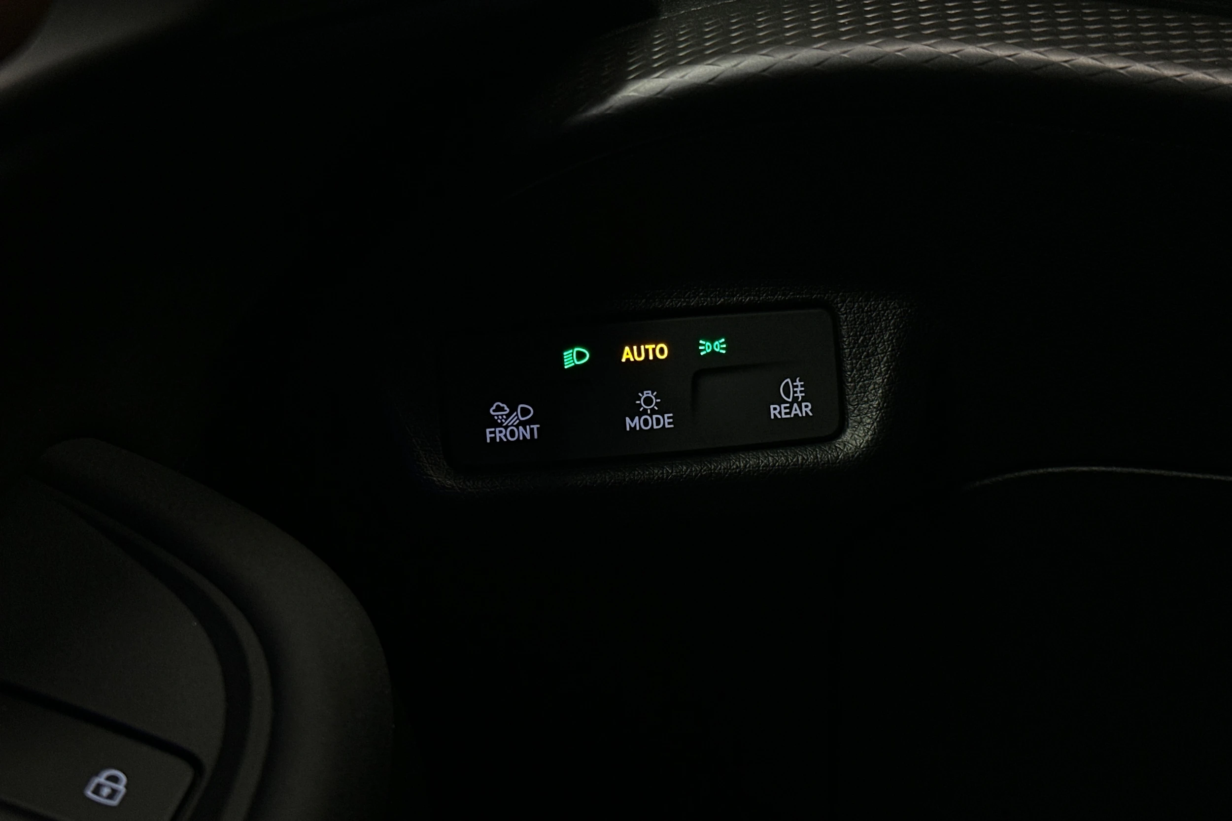 harmaa CUPRA Tavascan 2024 kuva 15.