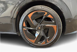 harmaa CUPRA Tavascan 2024 kuva 9.