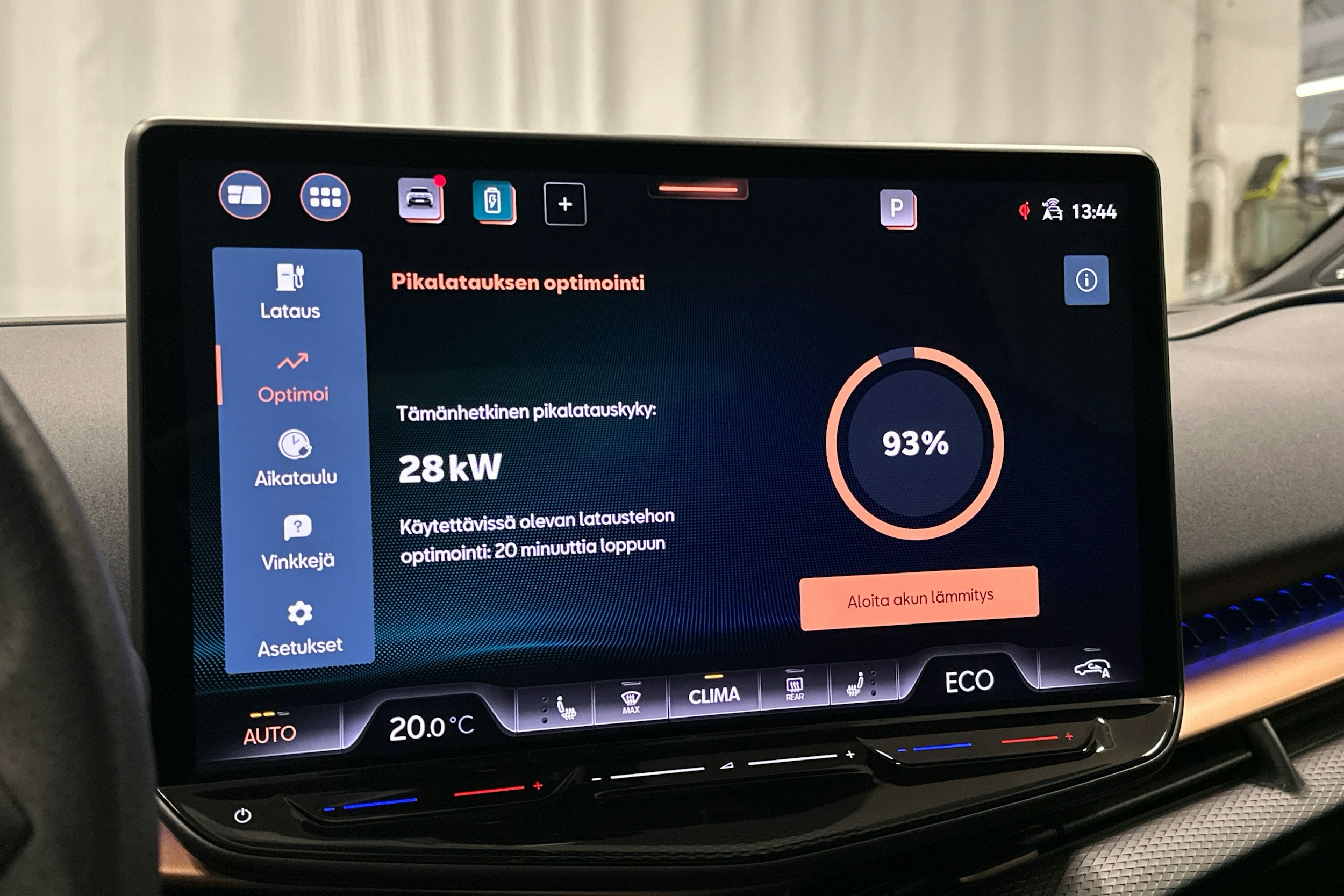 harmaa CUPRA Tavascan 2024 kuva 15.