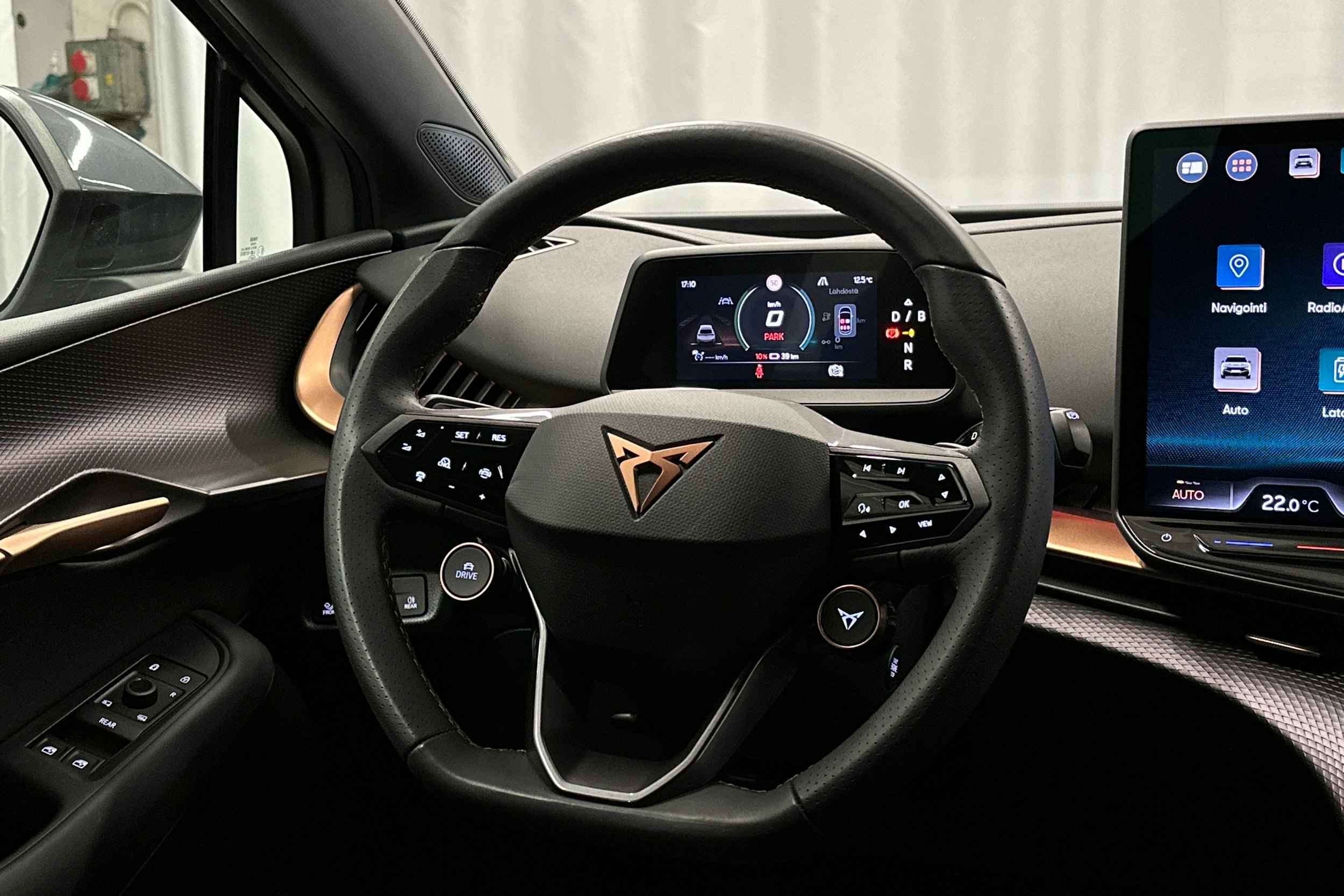 beige CUPRA Tavascan 2024 kuva 13.