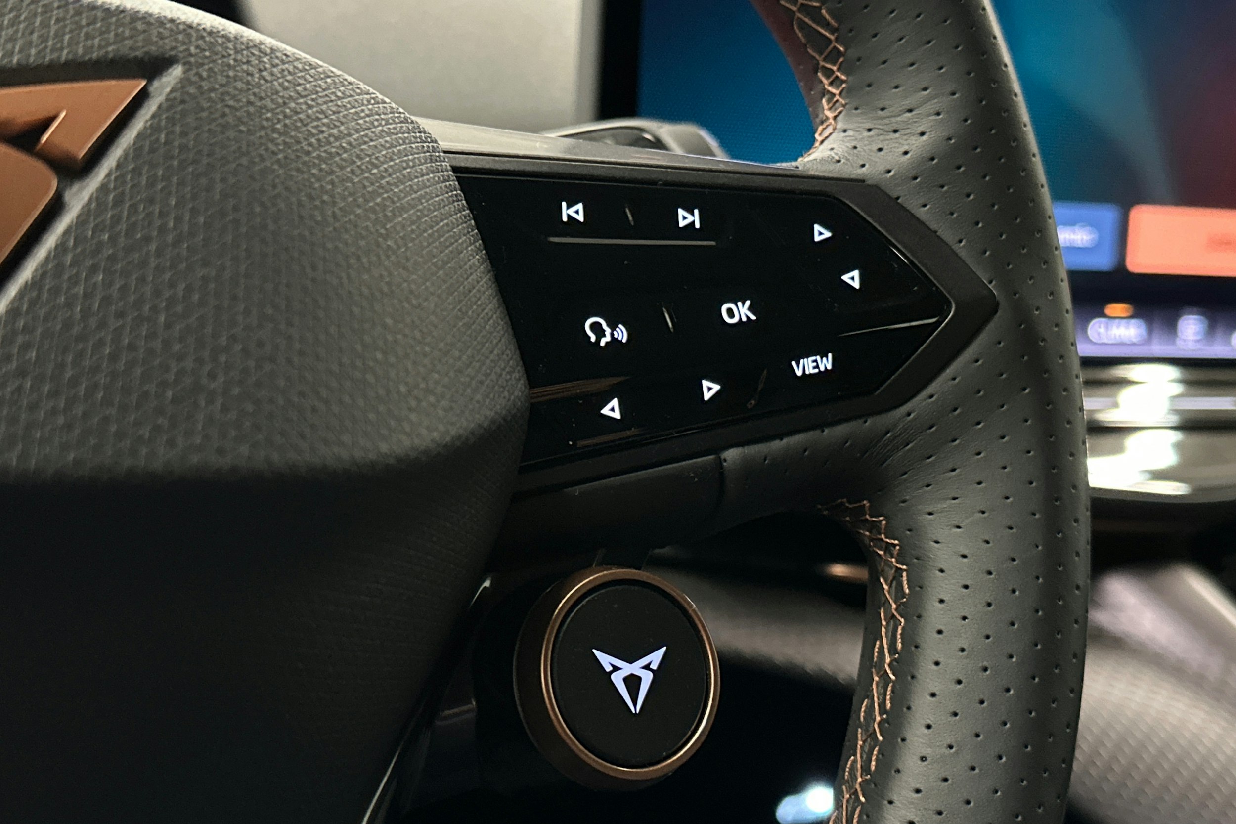 beige CUPRA Tavascan 2024 kuva 18.
