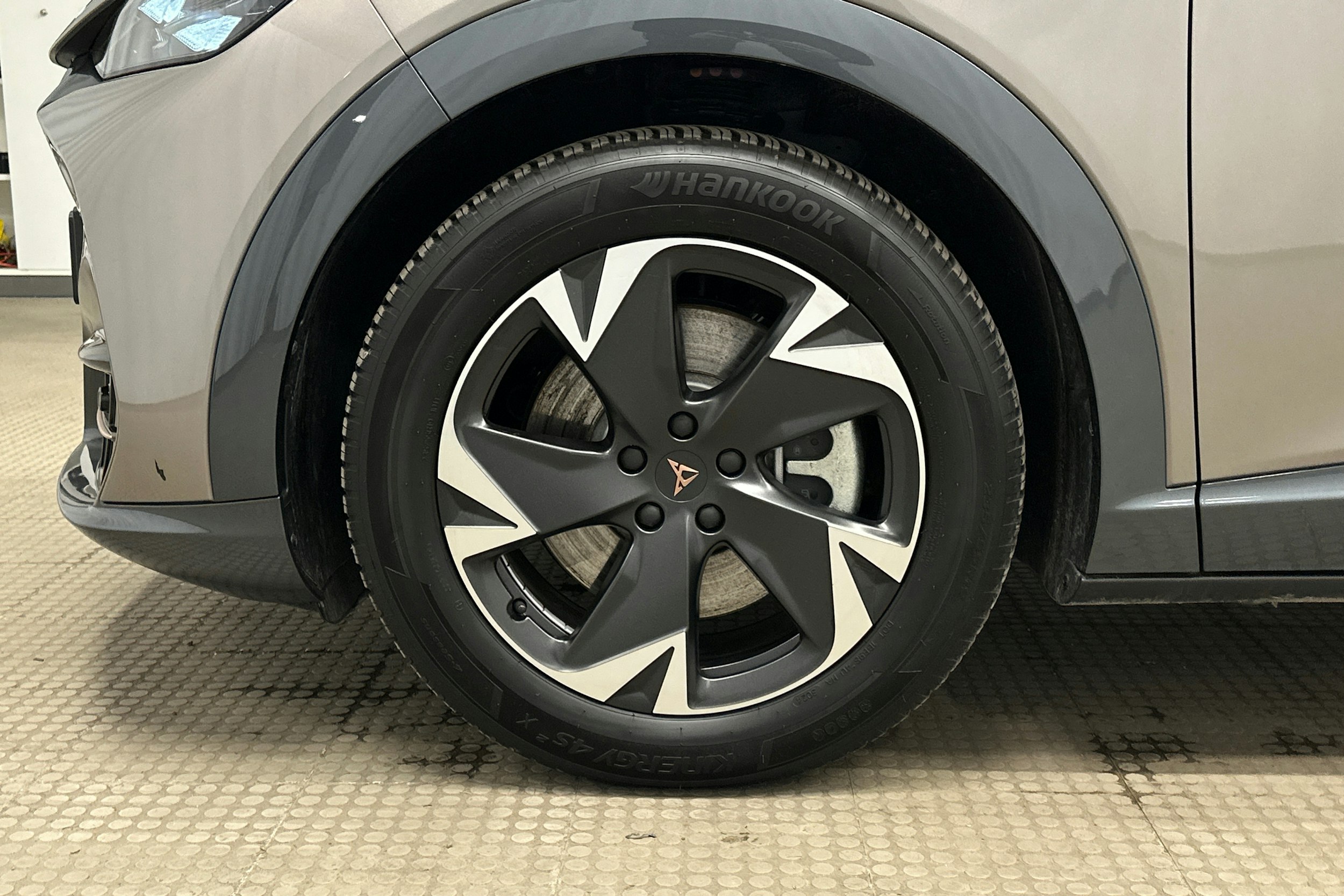 beige CUPRA Tavascan 2024 kuva 9.