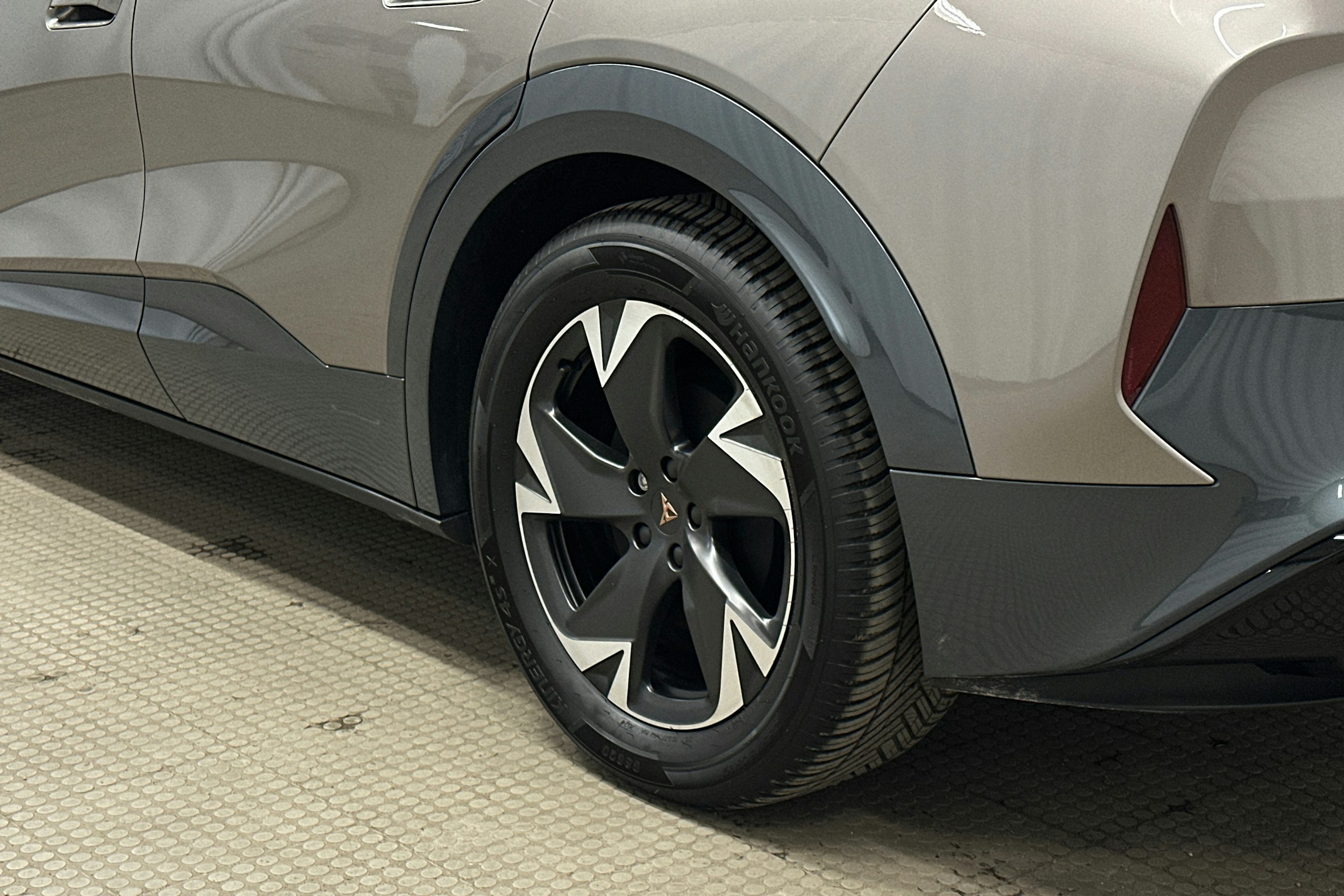 beige CUPRA Tavascan 2024 kuva 10.