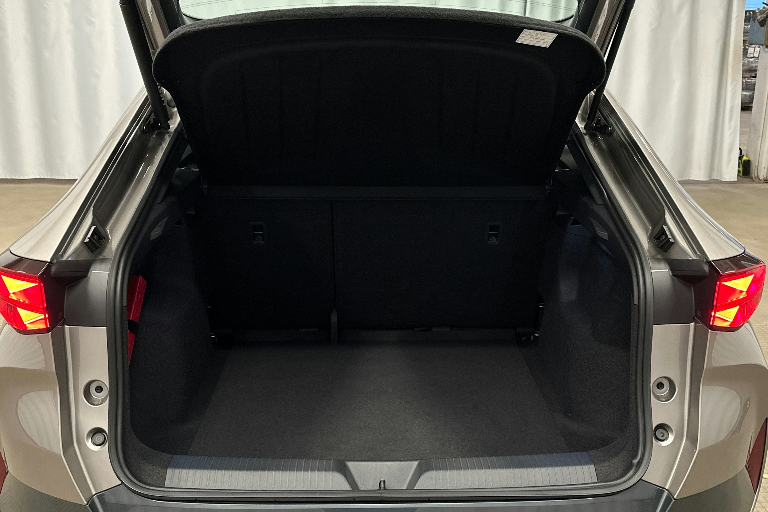 beige CUPRA Tavascan 2024 kuva 12.