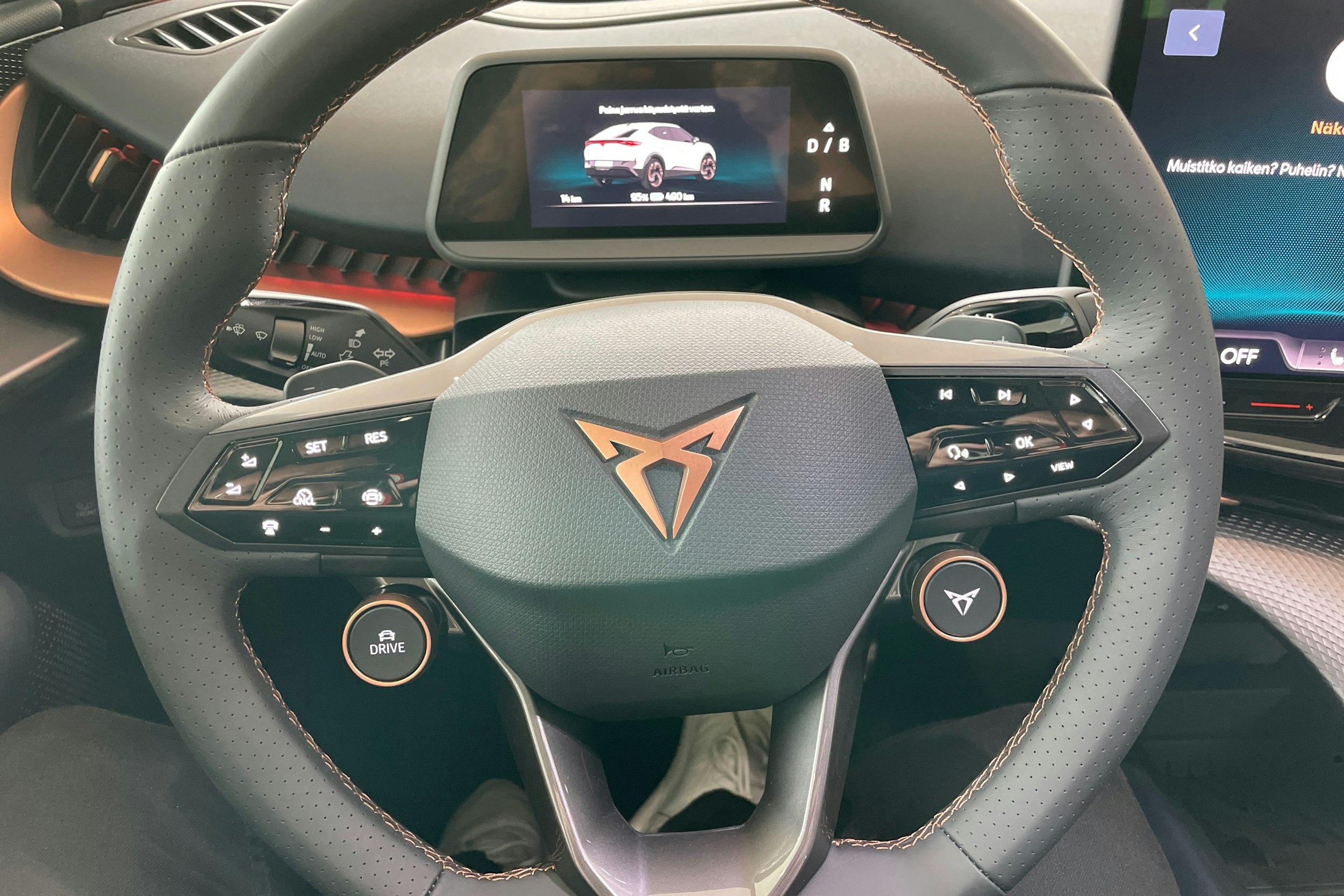ruskea (beige) CUPRA Tavascan 2024 kuva 12.