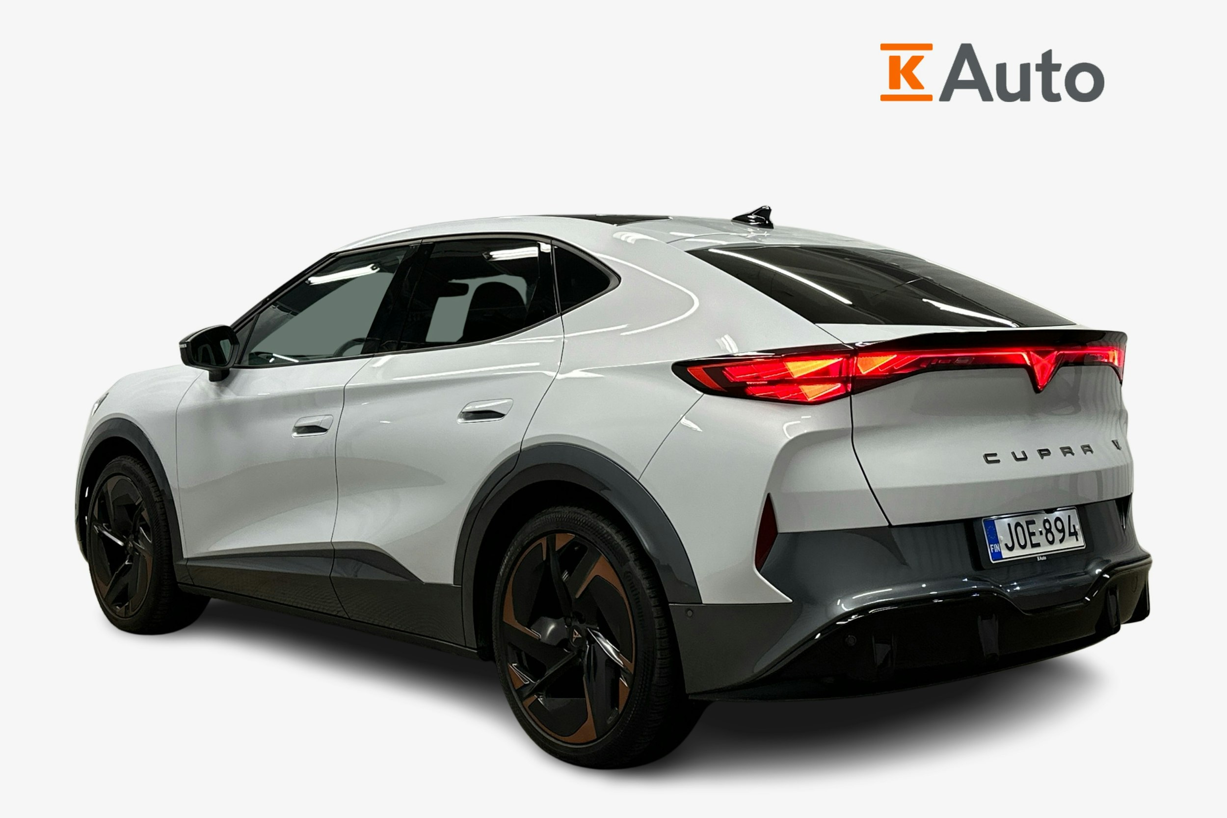 valkoinen CUPRA Tavascan 2024 kuva 2.