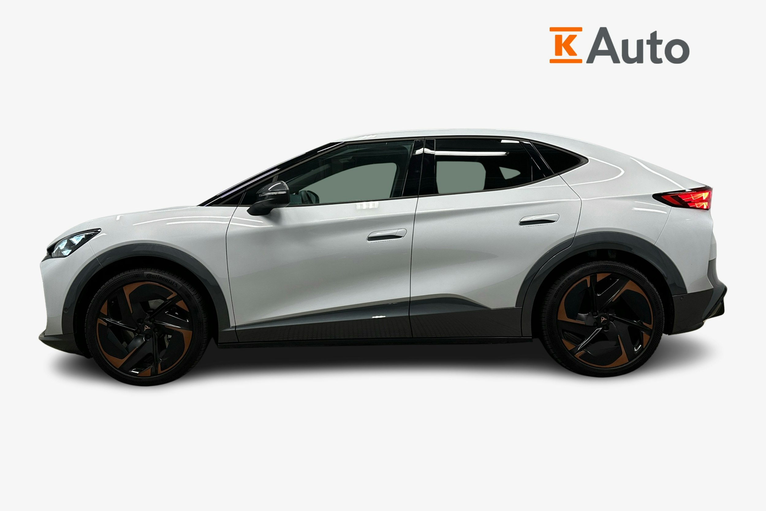 valkoinen CUPRA Tavascan 2024 kuva 5.