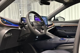 valkoinen CUPRA Tavascan 2024 kuva 6.