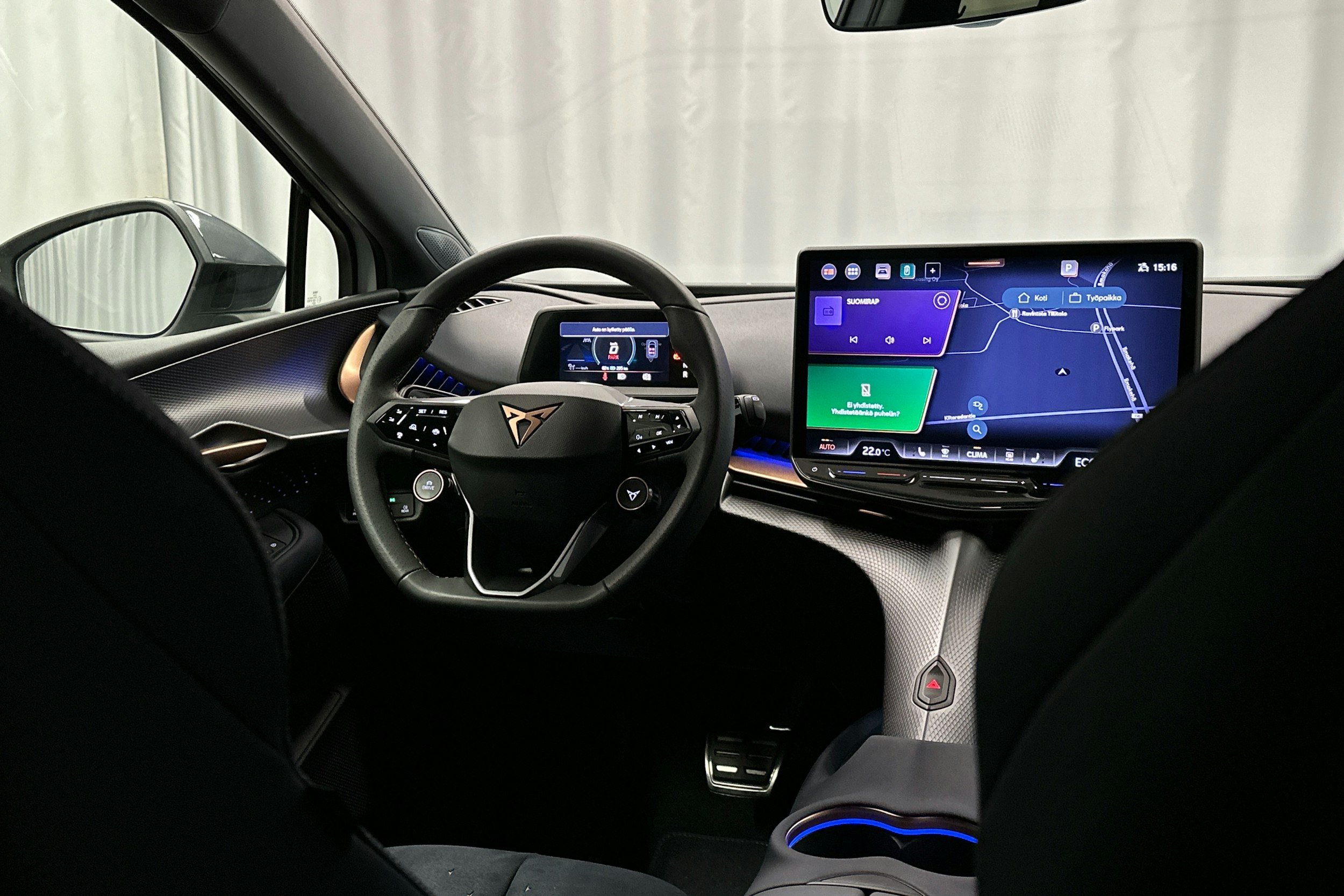 valkoinen CUPRA Tavascan 2024 kuva 8.