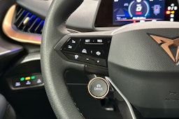 valkoinen CUPRA Tavascan 2024 kuva 9.