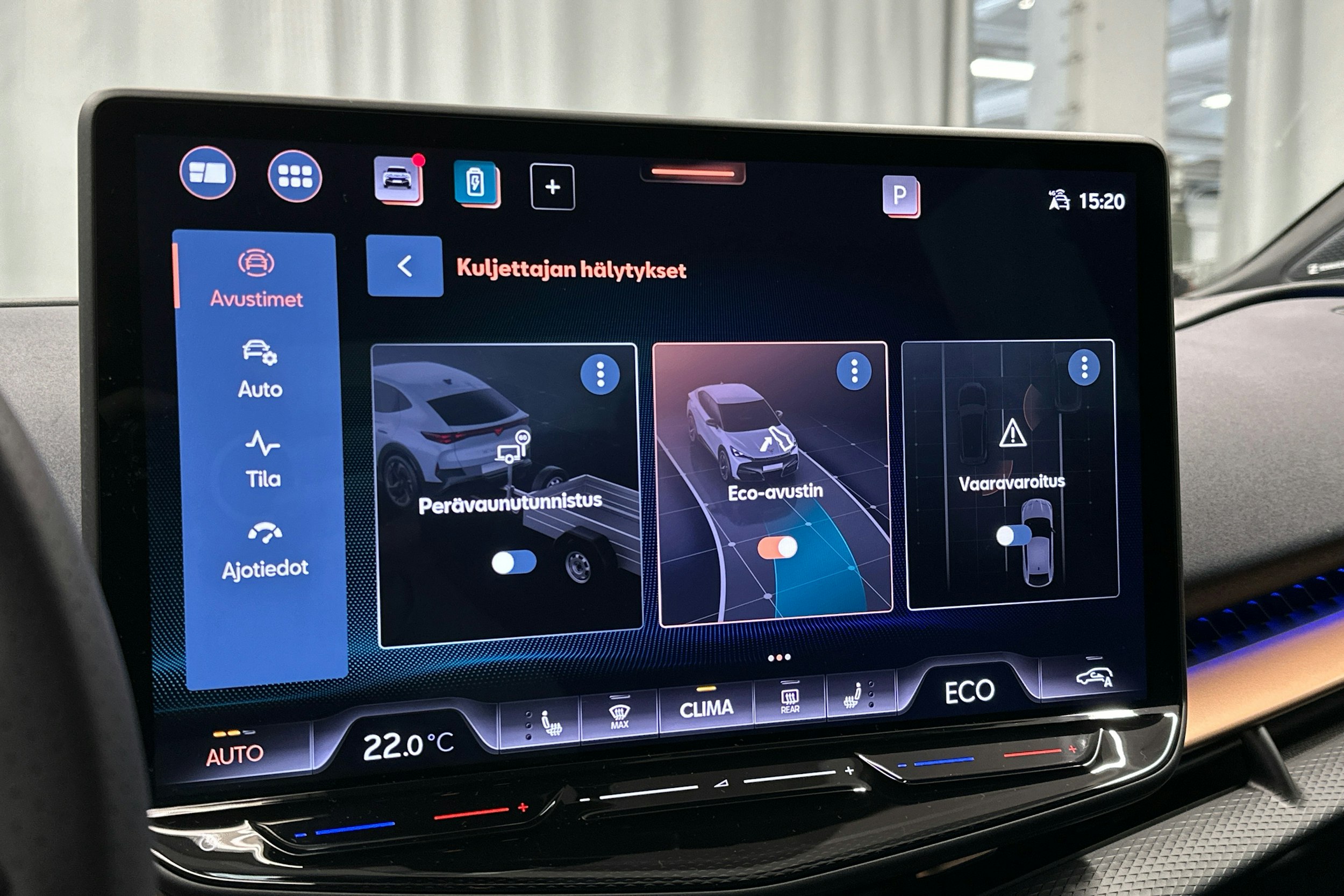 valkoinen CUPRA Tavascan 2024 kuva 19.