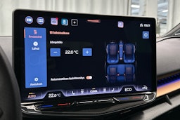 valkoinen CUPRA Tavascan 2024 kuva 22.