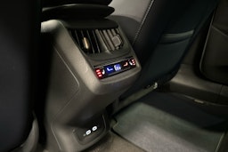 valkoinen CUPRA Tavascan 2024 kuva 28.