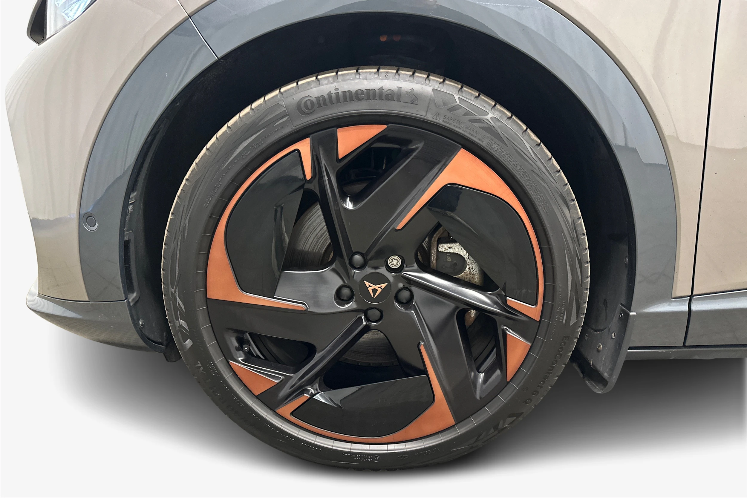 ruskea (beige) CUPRA Tavascan 2024 kuva 9.