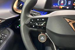 ruskea (beige) CUPRA Tavascan 2024 kuva 11.