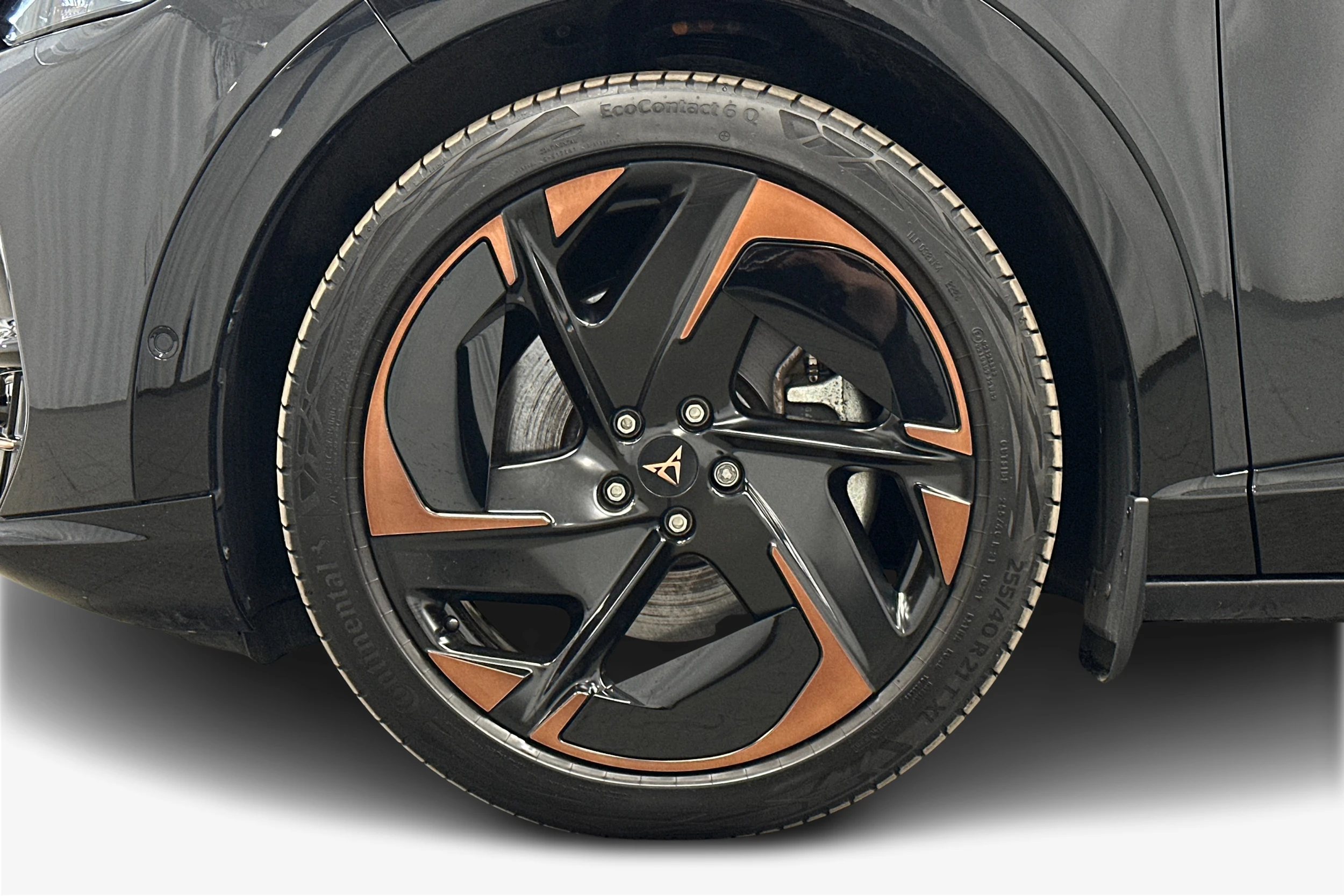 harmaa CUPRA Tavascan 2024 kuva 12.