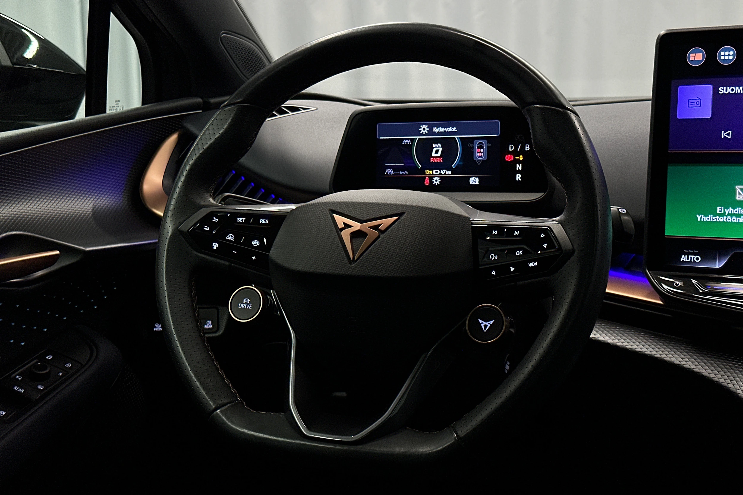 harmaa CUPRA Tavascan 2024 kuva 22.