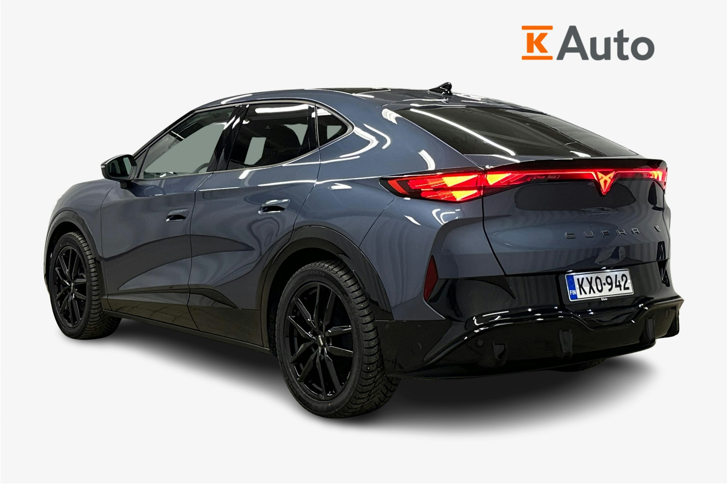 sininen CUPRA Tavascan 2024 kuva 2.