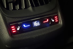 sininen CUPRA Tavascan 2024 kuva 16.