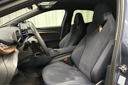 sininen CUPRA Tavascan 2024 kuva 17.