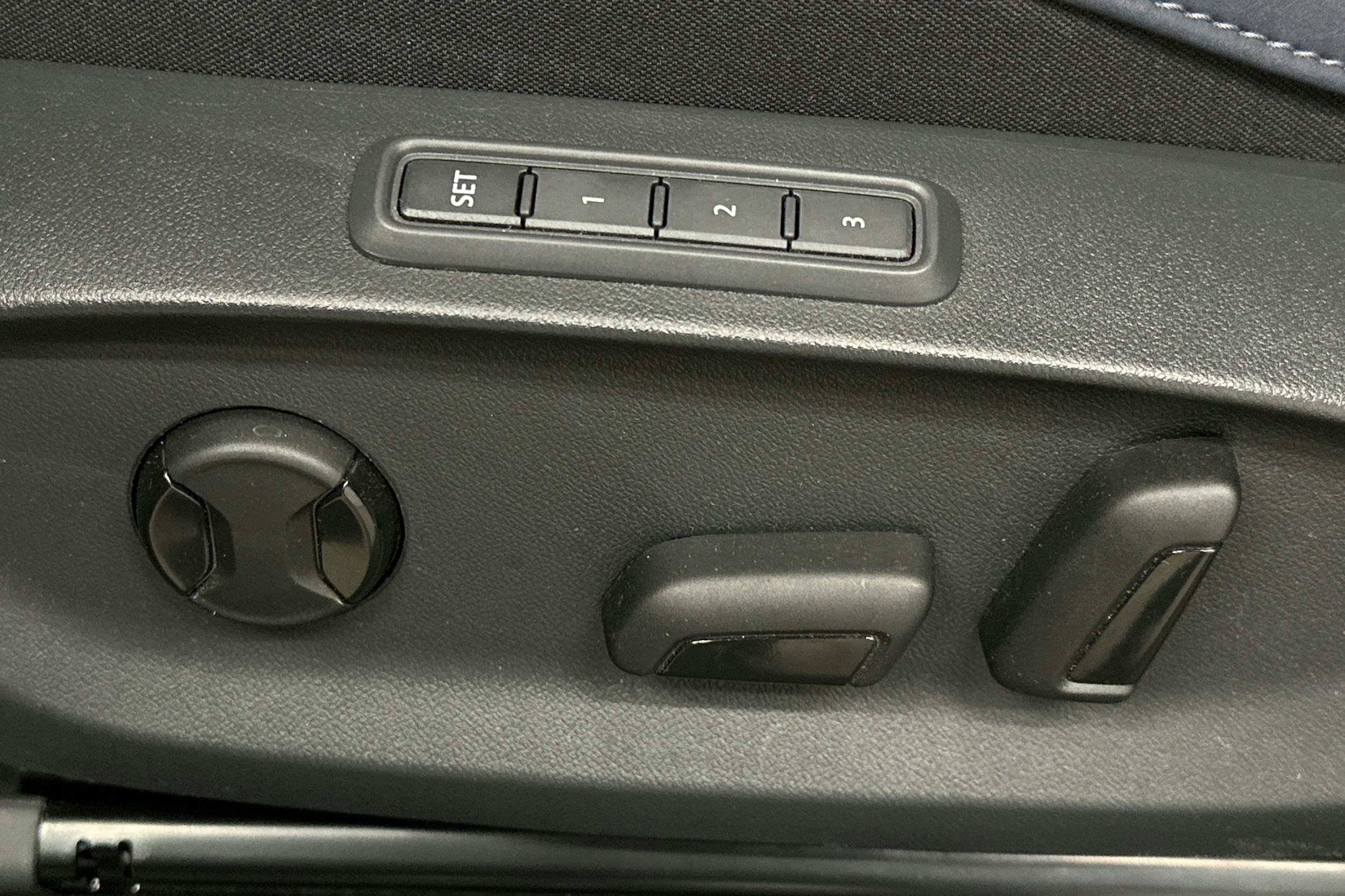 sininen CUPRA Tavascan 2024 kuva 18.