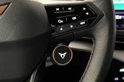 sininen CUPRA Tavascan 2024 kuva 22.