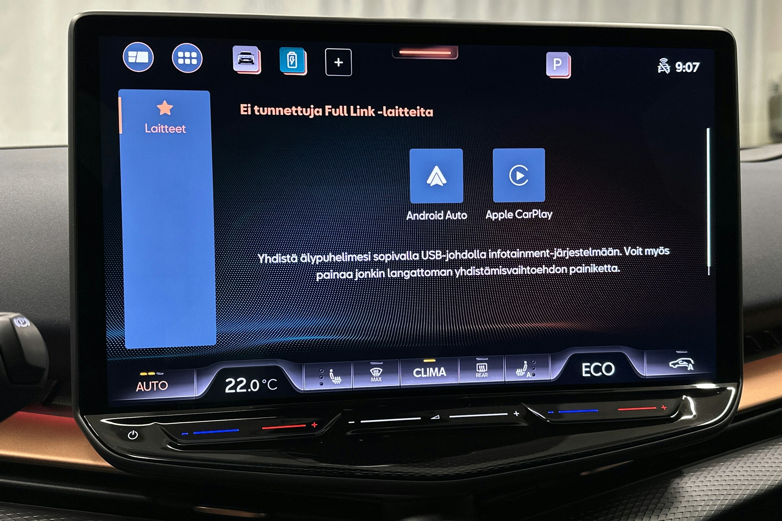 sininen CUPRA Tavascan 2024 kuva 27.