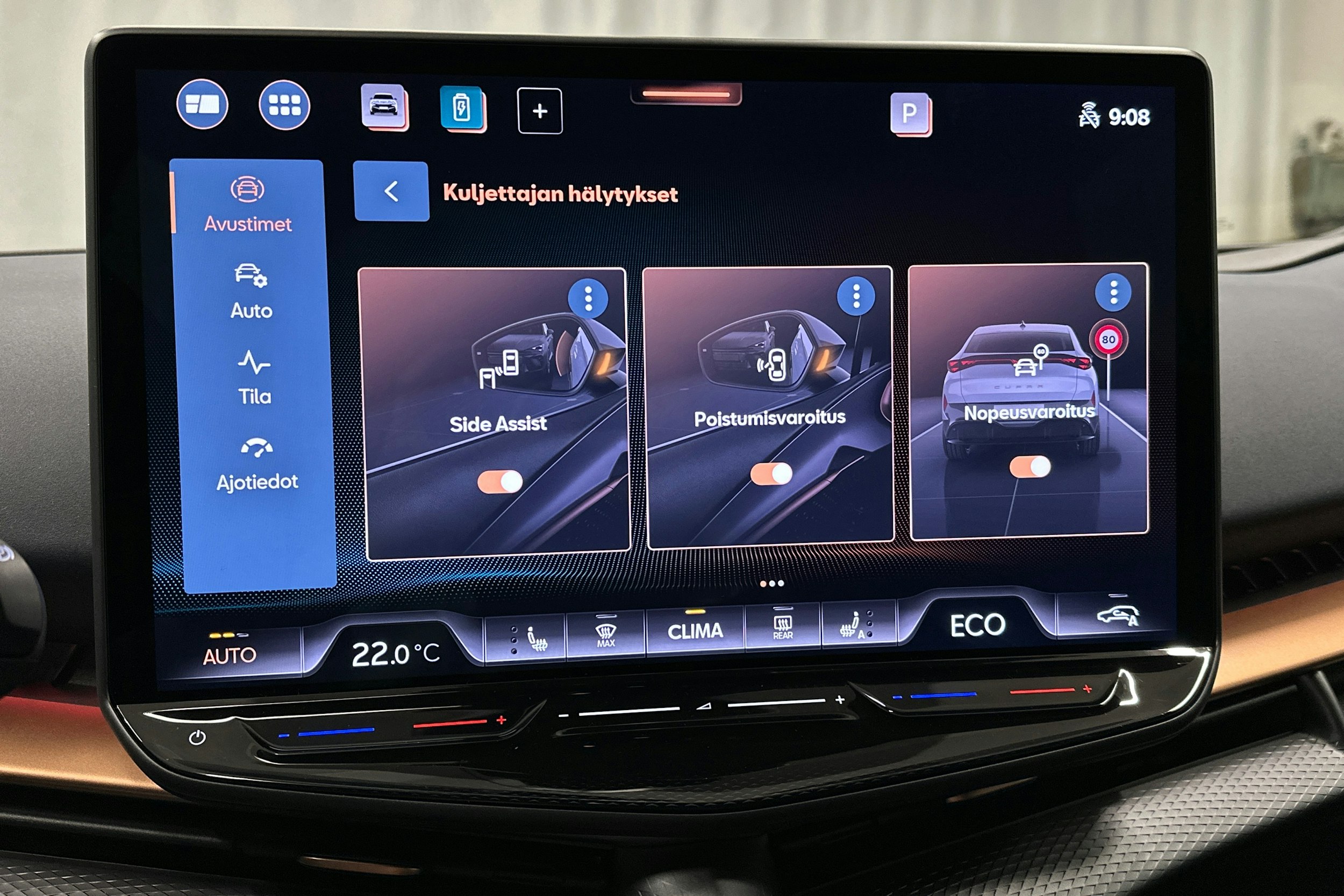 sininen CUPRA Tavascan 2024 kuva 32.