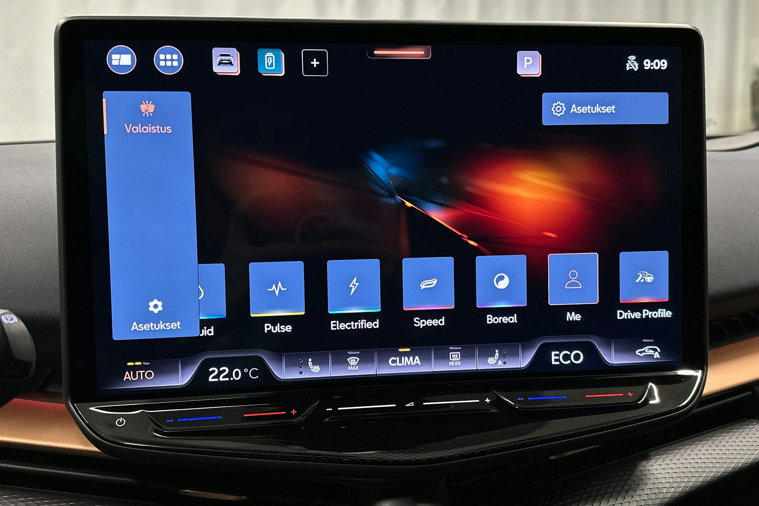 sininen CUPRA Tavascan 2024 kuva 36.