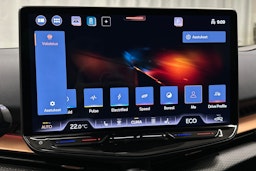 sininen CUPRA Tavascan 2024 kuva 36.