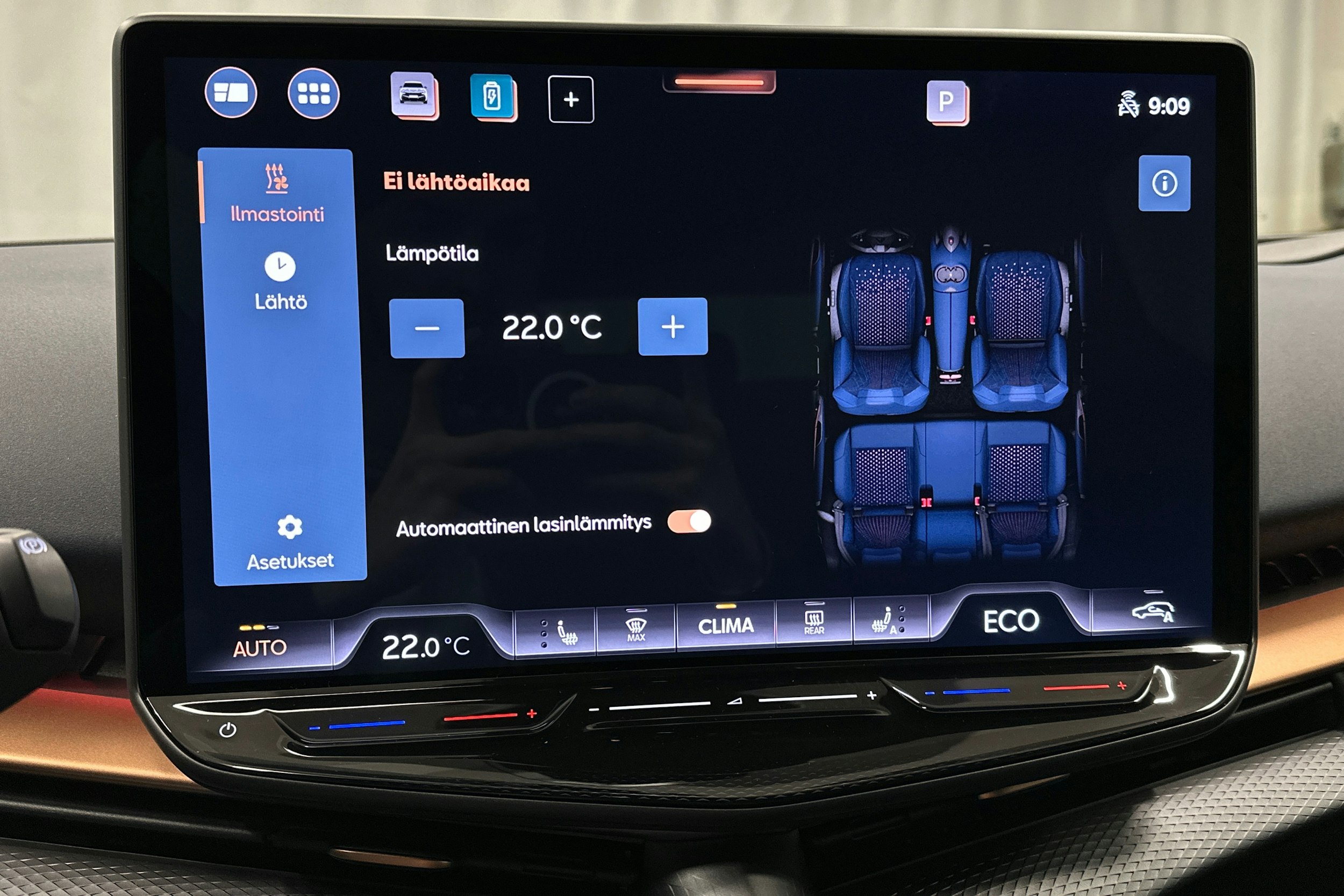 sininen CUPRA Tavascan 2024 kuva 37.