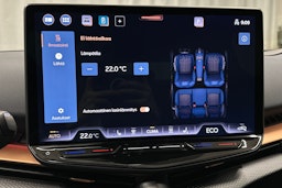 sininen CUPRA Tavascan 2024 kuva 37.