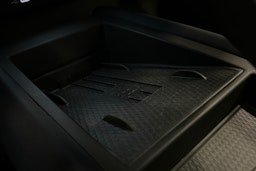 sininen CUPRA Tavascan 2024 kuva 39.