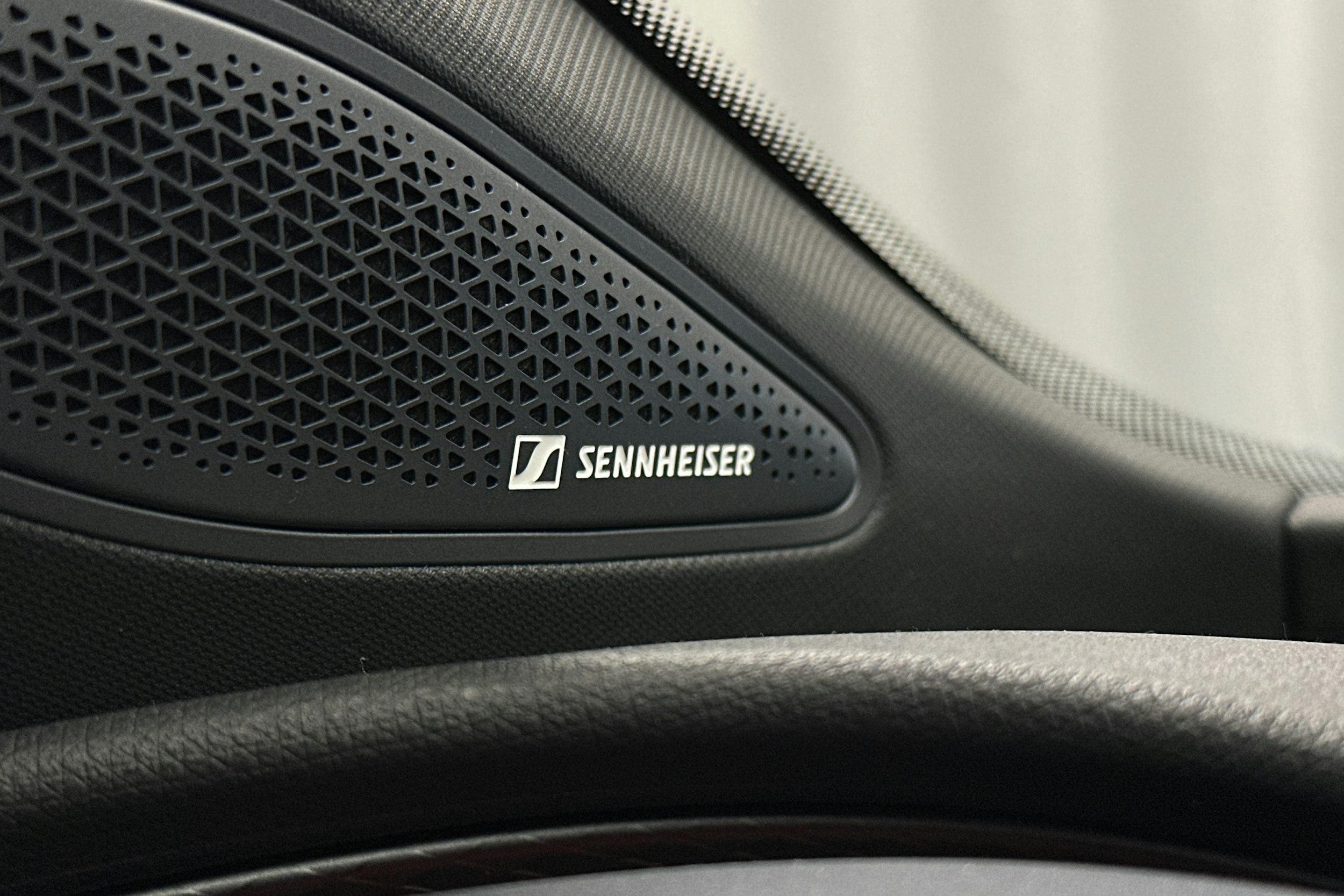 sininen CUPRA Tavascan 2024 kuva 40.