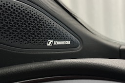 sininen CUPRA Tavascan 2024 kuva 40.