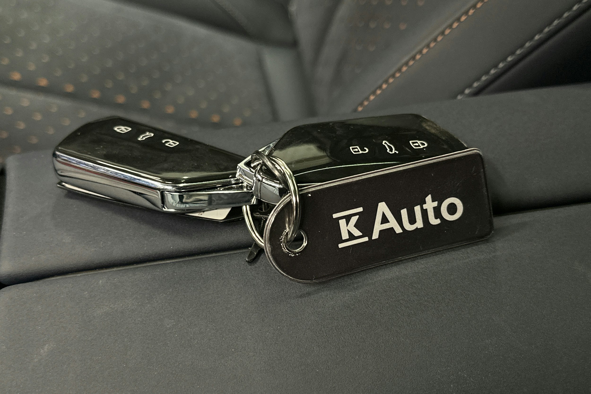 sininen CUPRA Tavascan 2024 kuva 42.