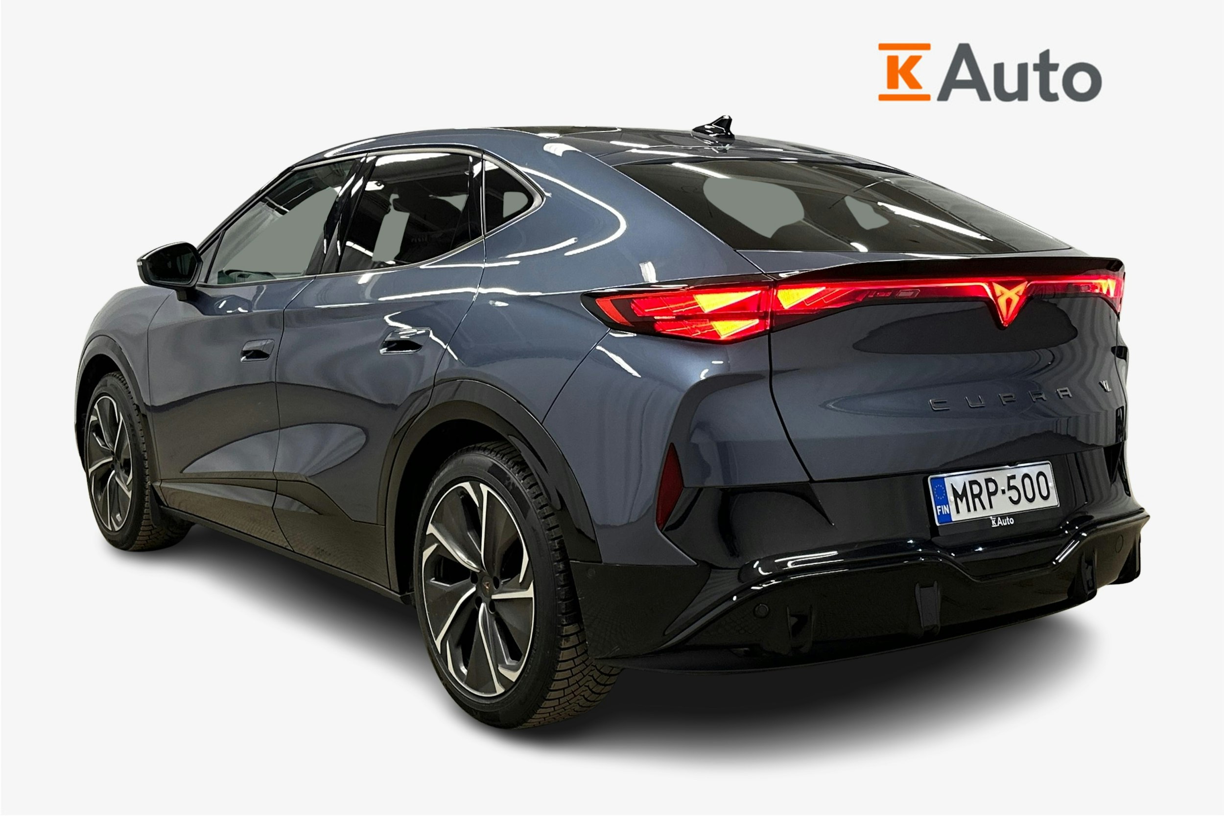 sininen CUPRA Tavascan 2024 kuva 2.