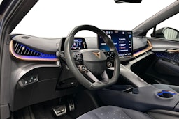 sininen CUPRA Tavascan 2024 kuva 7.