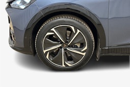 sininen CUPRA Tavascan 2024 kuva 11.