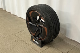 sininen CUPRA Tavascan 2024 kuva 13.